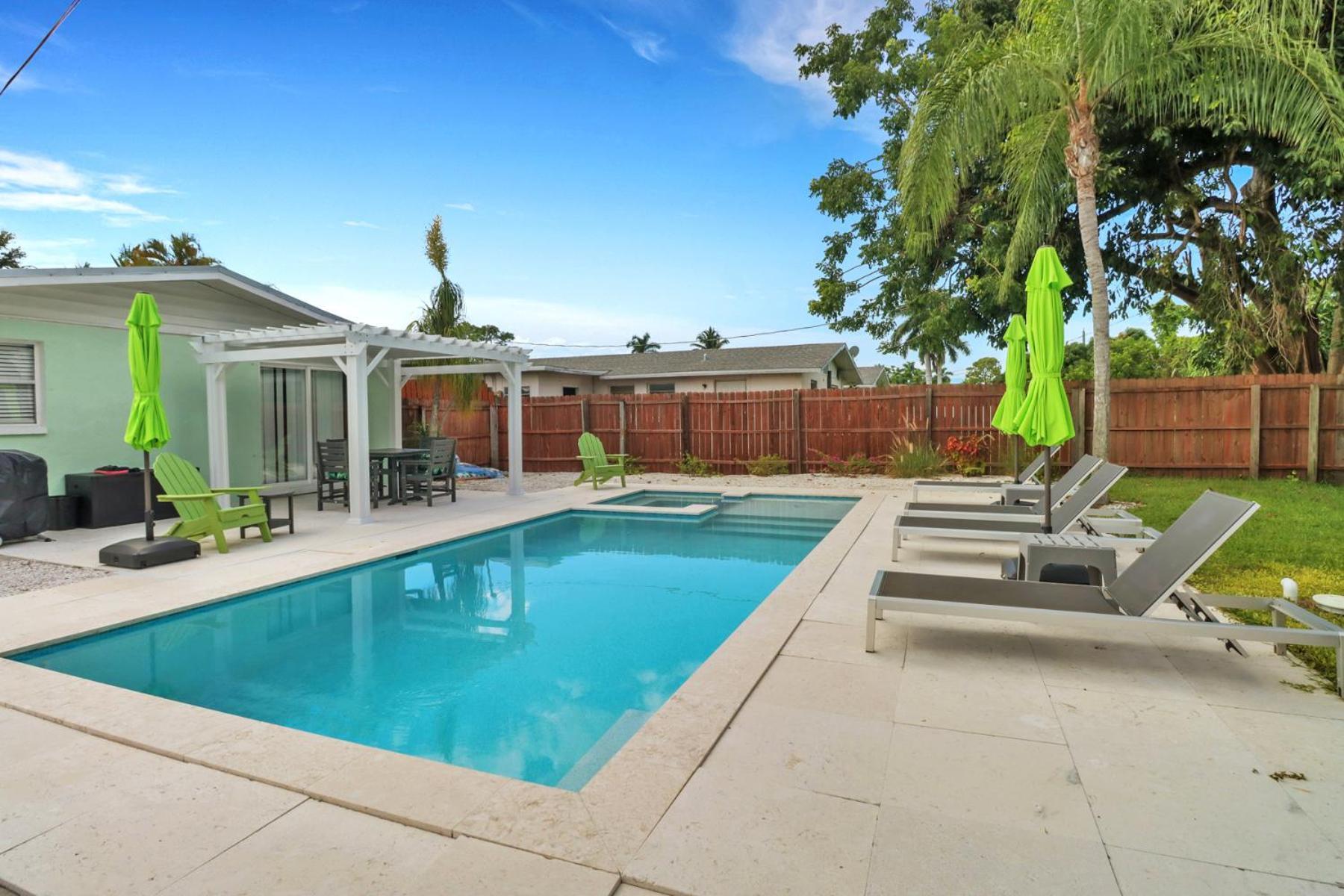 Little Beach House W/ Pool&Spa - 5 Minutes To Vanderbilt Beach North North Naples Eksteriør billede