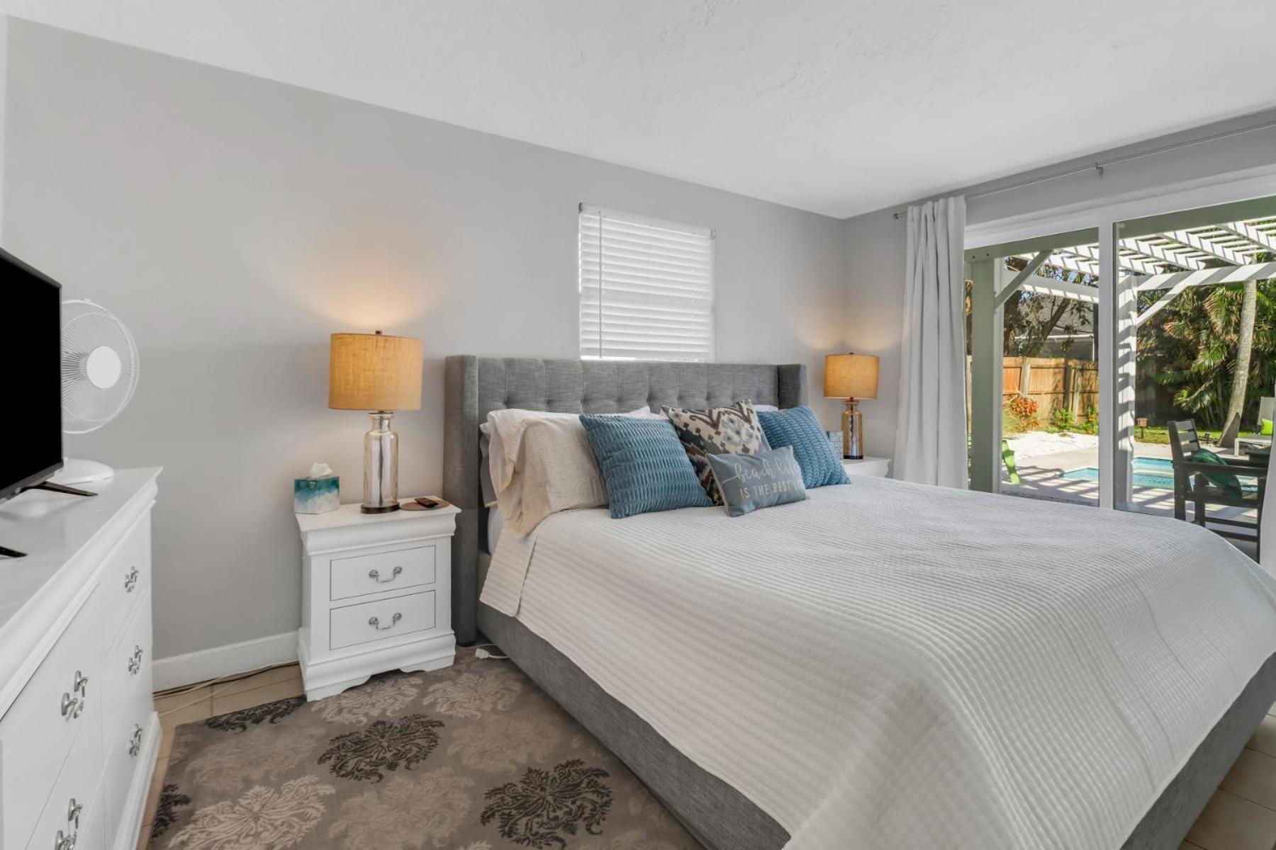 Little Beach House W/ Pool&Spa - 5 Minutes To Vanderbilt Beach North North Naples Eksteriør billede