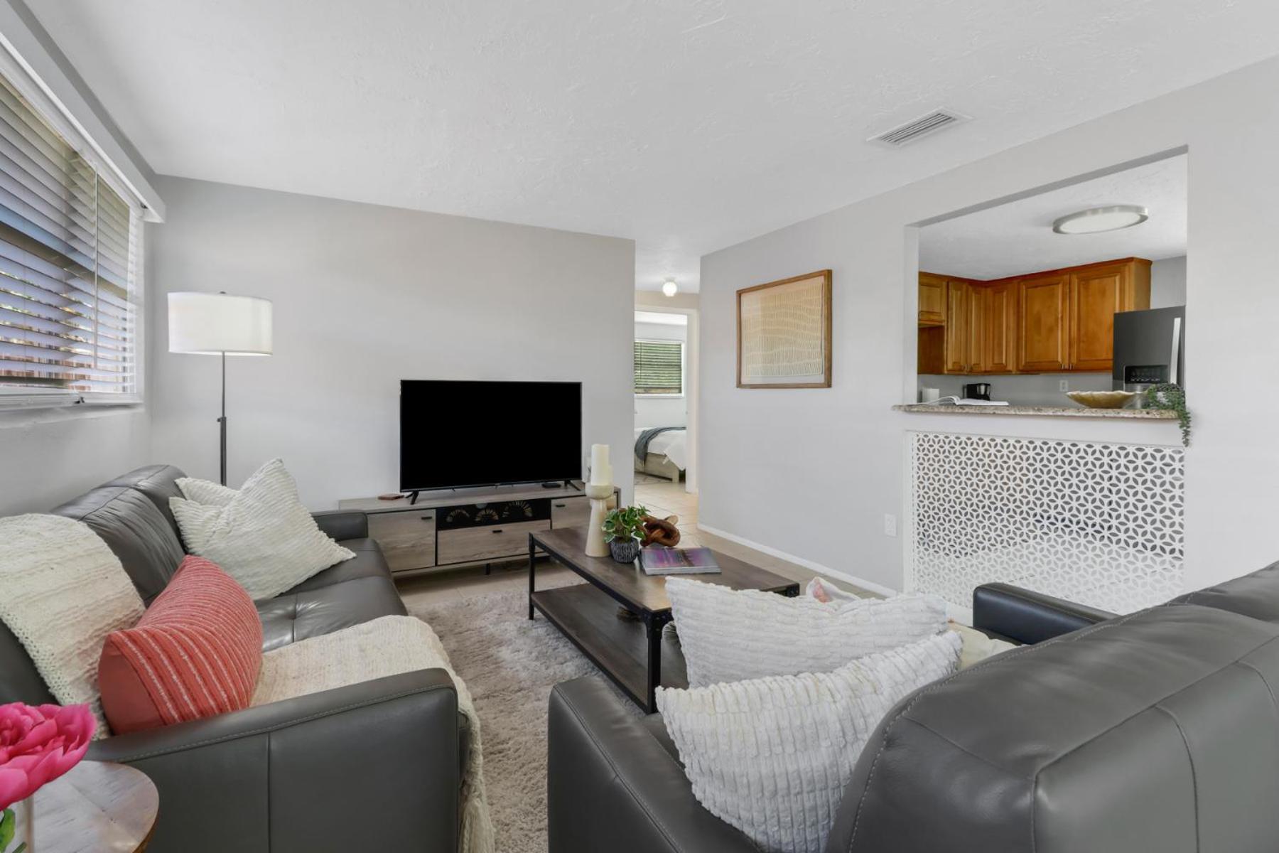 Little Beach House W/ Pool&Spa - 5 Minutes To Vanderbilt Beach North North Naples Eksteriør billede