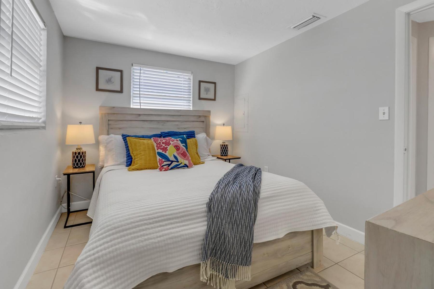 Little Beach House W/ Pool&Spa - 5 Minutes To Vanderbilt Beach North North Naples Eksteriør billede